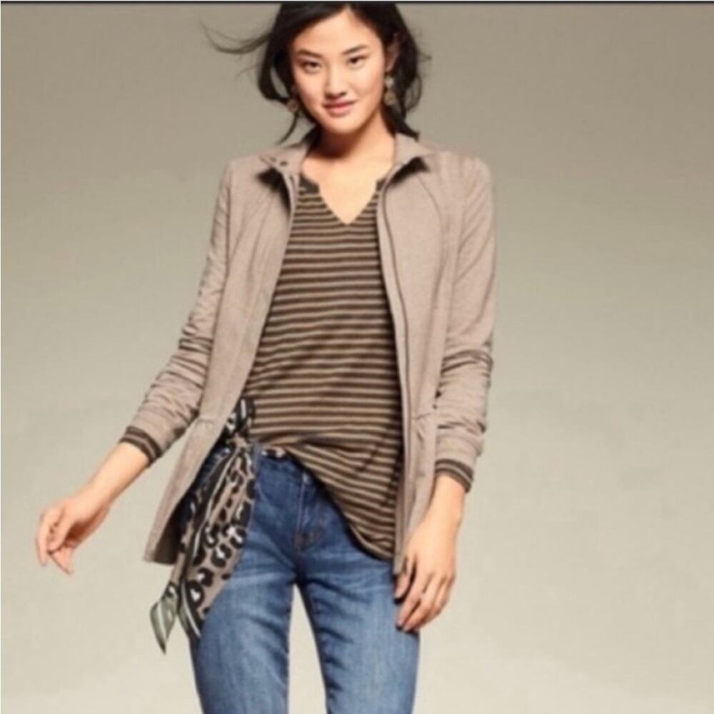 Cabi Striped Slant gray tan striped v neck jersey knit tunic top Medium #3629